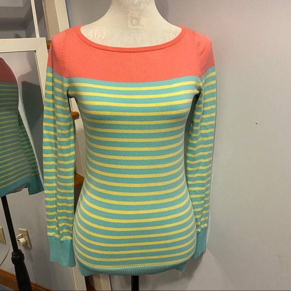 🌸Lily Pulitzer Sweater🌸 - Picture 1 of 5